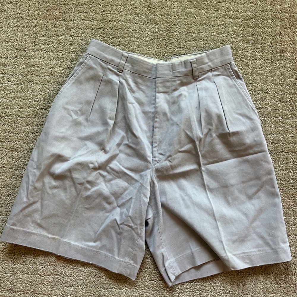 The perfect vintage Eddie Bauer pleated shorts.. sz. 8